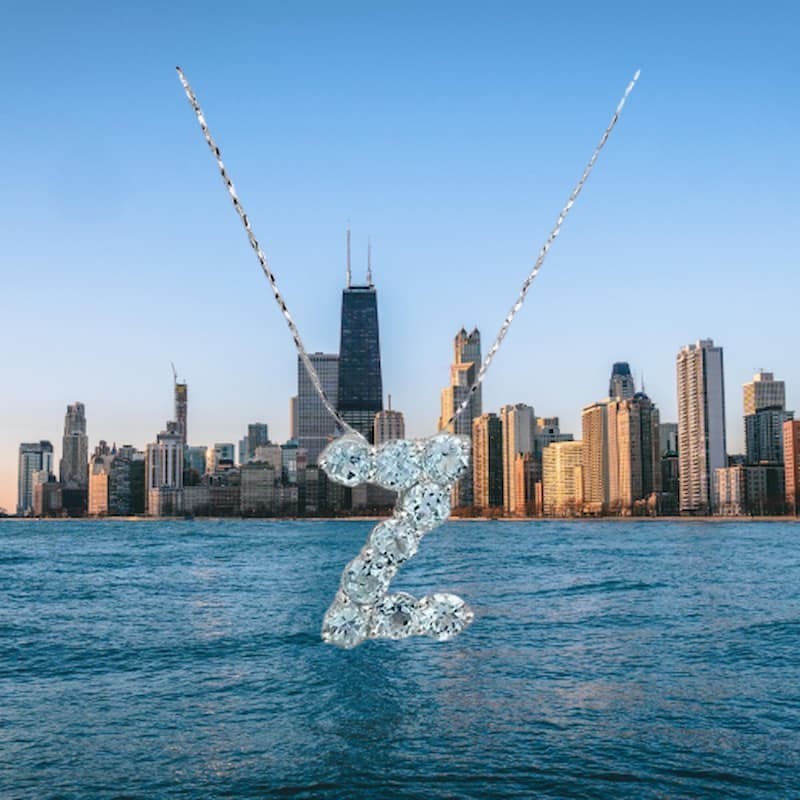 Collar con colgante de plata de ley 925 diseñado con una letra Z con piedra topacio