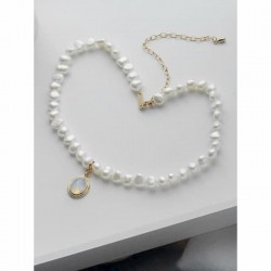 Collar para mujer fabricado con perlas de río y plata de ley diseñado con colgante con piedra lunar