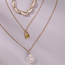 Collar de mujer disño multicapa con conchas y perlas barrocas
