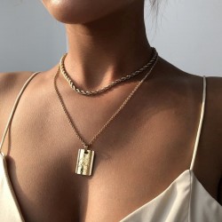 Collar dos capas dorado