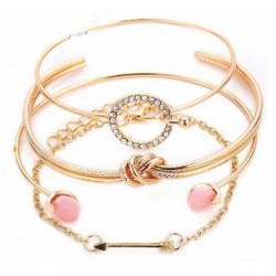 Set de pulseras doradas