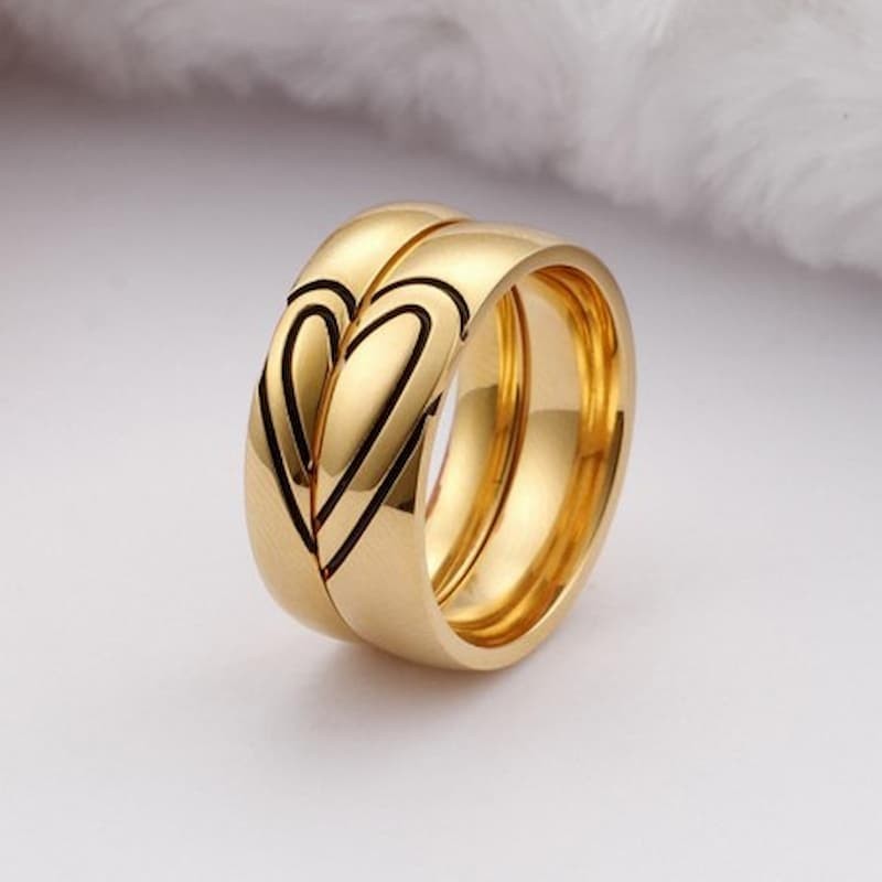 Anillos dorados con corazón