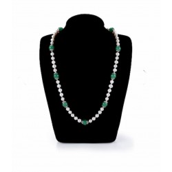Encanto Clásico: Collar de plata 925 con Perlas Blancas y Piedras Aventurinas Verdes