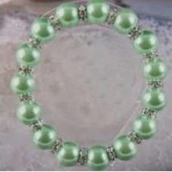Dos pulseras con piedras redondas de cristal
