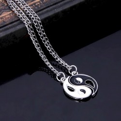 Collar con colgantes ying y...