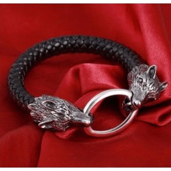 Elegancia Salvaje: Brazalete de Piel con Dos Lobos de Acero