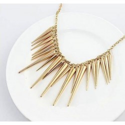 Collar para mujer fabricado con acero dorado y cadena de 50 cm de largo