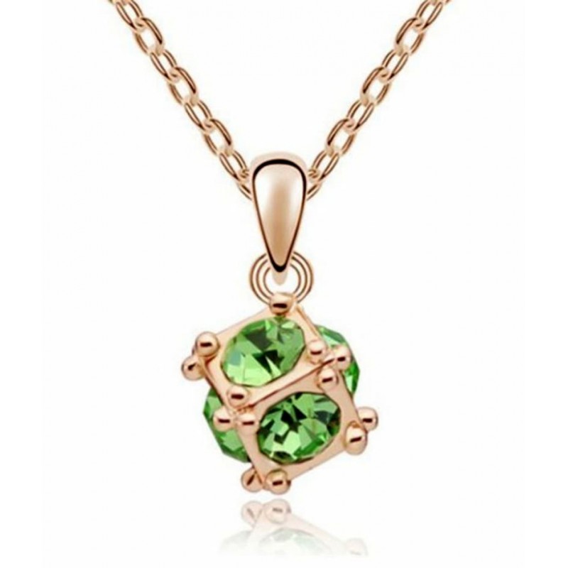 Collar de mujer con piedra verde redonda