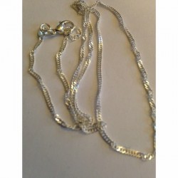 Collar cadena de acero acabada en plata diseño de 75 cm de largo