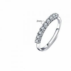 Alianza de compromiso con 9 brillantes blancos fabricada en plata de ley 925