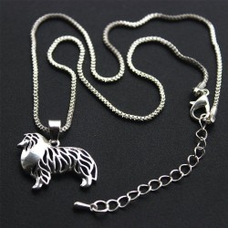 Elegancia Canina: Collar con Colgante Perro Lassie y Cadena Chapada en Plata