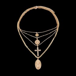 Collar largo de cuatro capas de color dorado con cruz
