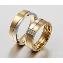 Alianzas de pedida de acero inoxidable quirúrgico con pequeños diamantes blancos de laboratorioblanco de laboratorio