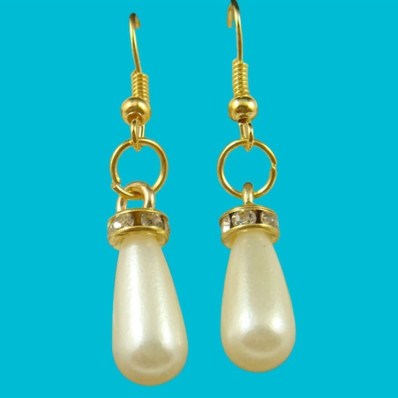 Pendientes colgantes con perlas alargadas con gancho chapado en oro 9k