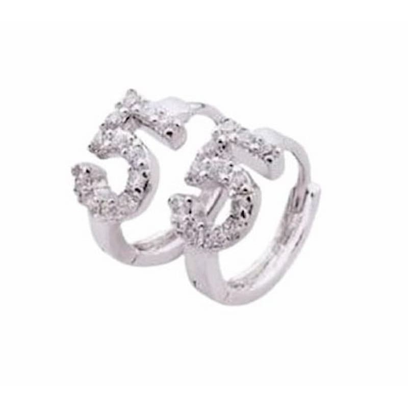 Pendientes de mujer fabricados en plata de ley 925 diseñados con el número cinco