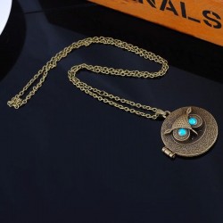 Collar diseño vintage estilo relicario con la figura de un buho
