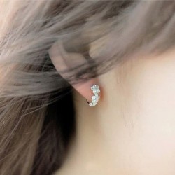 Pendientes para mujer diseño camelias con cristales blancos