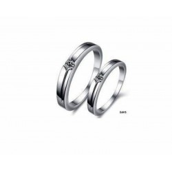 Anillo chapado en plata con pequeña piedra cristal