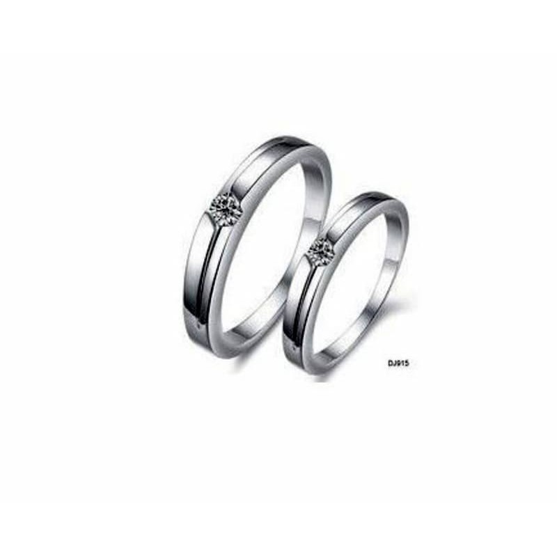 Anillo chapado en plata con pequeña piedra cristal