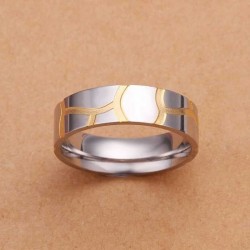 Anillo de acero inoxidable calidad 316 diseñado con filigrana de color dorado