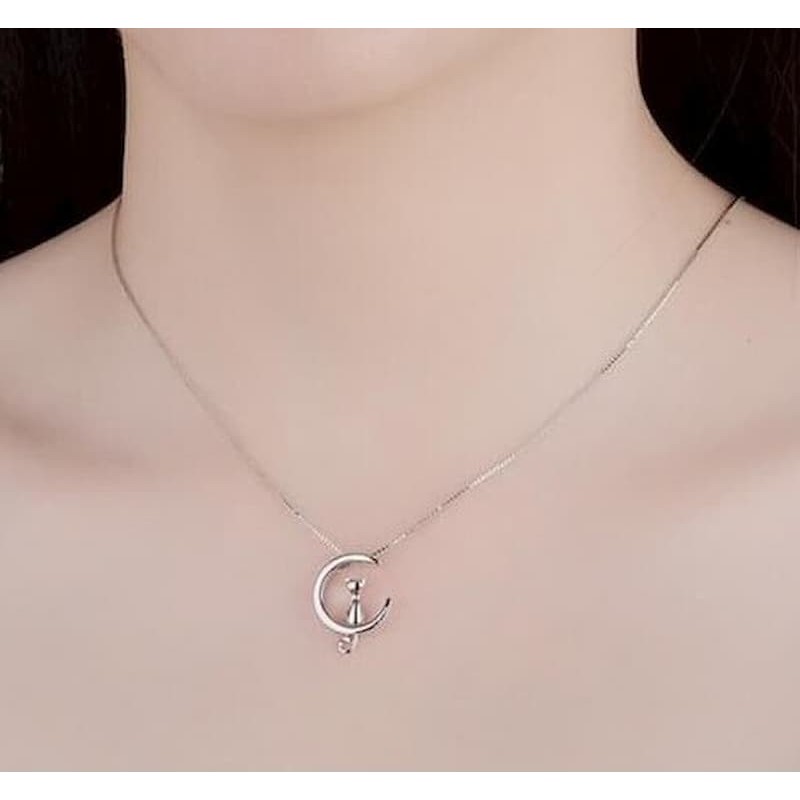 Conjunto de collar y pendientes diseño de gato acabado plata