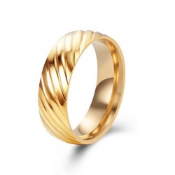 Anillo de compromiso fabricado de acero inoxidable con baño de oro 18k