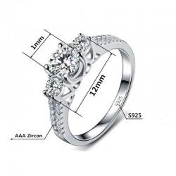 Anillo de aniversario chapado en plata con circón central blanco y dos piedras de cristal