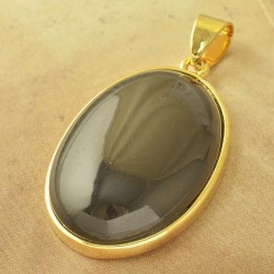 Colgante de bisutería económica chapado en oro con piedra negra imitación onix