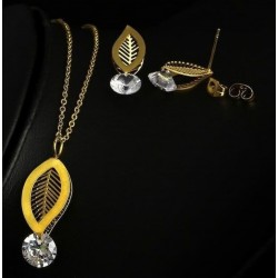 Conjunto de collar y pendientes chapados en oro con circonias grandes y diseño hoja