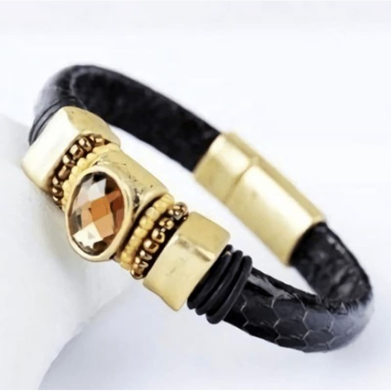Pulsera para mujer en acero inoxidable con banda central de imitación piel de reptil en tonos oscuros.
