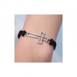 Pulsera de piel con cruz plateada