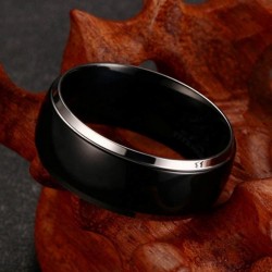 Anillos de promesa de color negro fabricados en acero de titanio