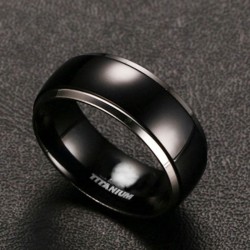 Anillos de promesa de color negro fabricados en acero de titanio