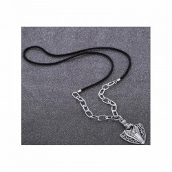 Cadena collar de hasta 80 cm de largo con un colgante de acero diseñado con un reptil Cobra