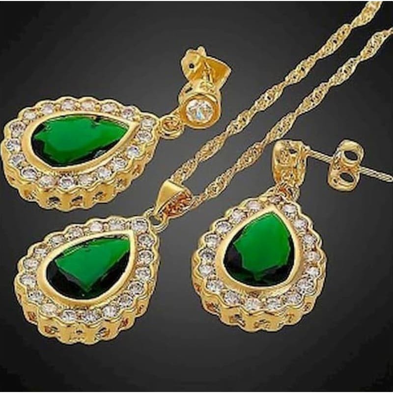 Elegante conjunto de collar y pendientes acabado oro 18k con cristal de color esmeralda y circonitas blancas