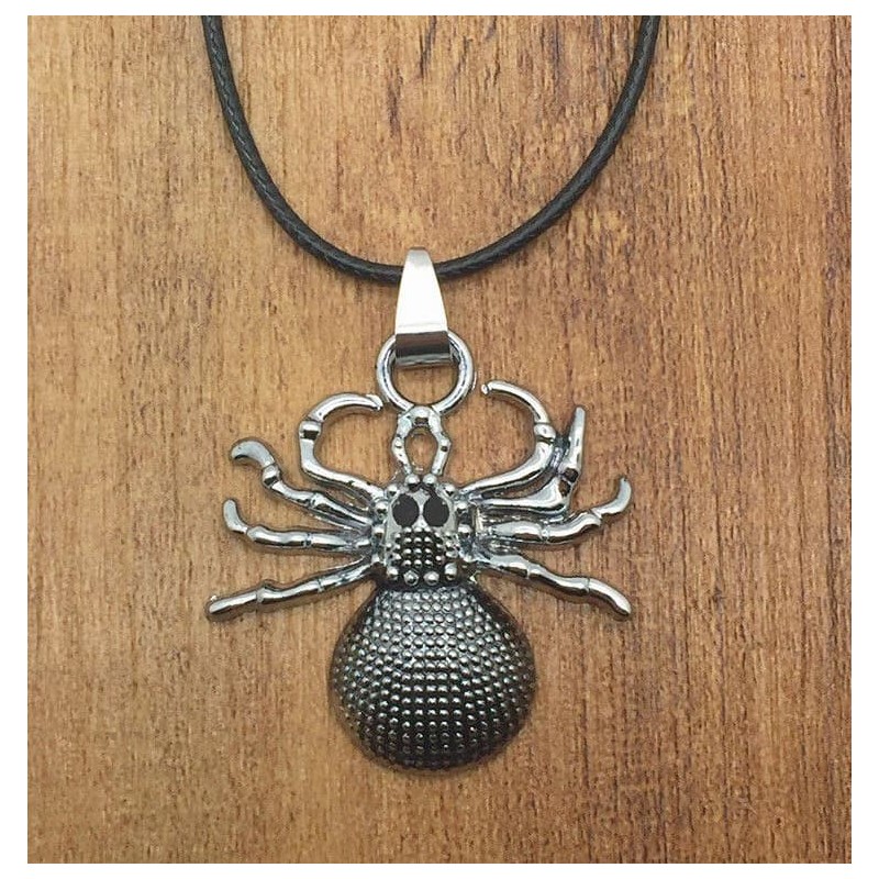 Collar de acero y cordón de 43 cm de largo con colgante diseño insecto
