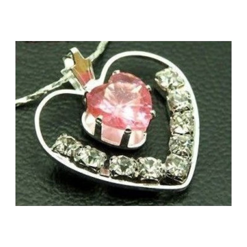Clásico collar de acero color plata diseño corazón con grán piedra central rosa y pequeños cristales blancos