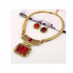 Impresionante Conjunto dorado de collar y pendientes con piedras rojas y blancas