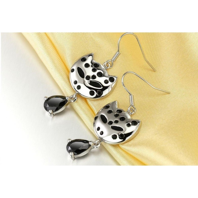 Pendientes de mujer fabricados en acero rodiado con diseño de gatos y piedras negras