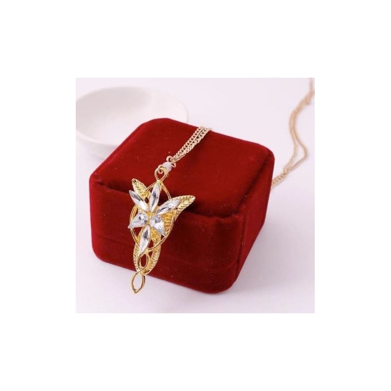 Collar para mujer con baño de oro amarillo y detalles de piedras brillantes engastadas.