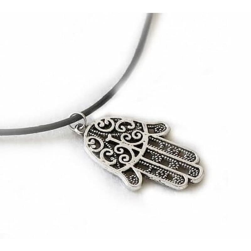 Collar de bisutería económicachapado en plata diseñado con mano de Fátima