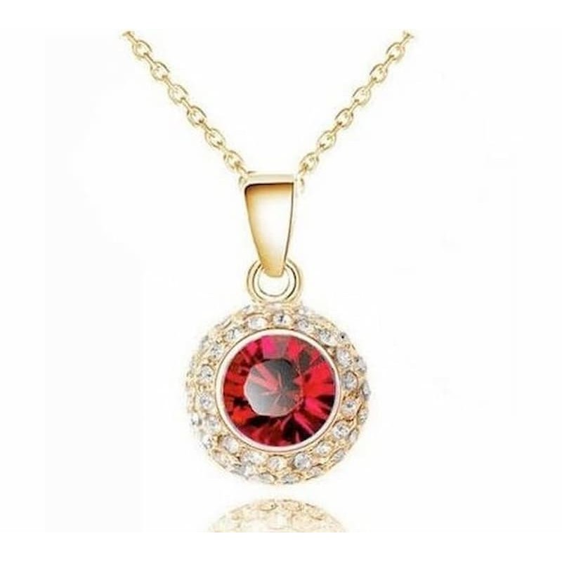 Collar de acero bañado en plata con colgante redondo y piedracentral de color rojo y cristales blancos