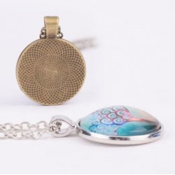 Collar cabujón de acero chapado en plata con imagen Sagrado Corazón y cadena de 48 cm de largo