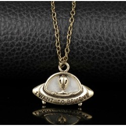 Collar con platillo volador