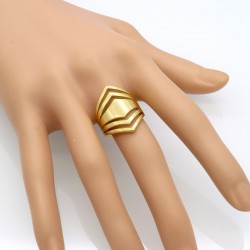 Anillo ancho de acero inoxidable acabado en oro de 14k