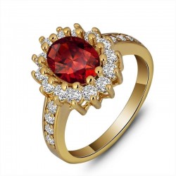 Anillo de mujer diseñado con gran piedra roja central y circonitas blancas chapado en oro 14k