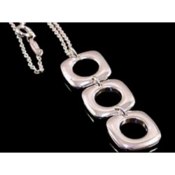 Collar de mujer de acero inoxidable chapado en plata  con colgante diseñado con tres cuadrados
