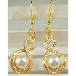 Elegantes pendientes con perla