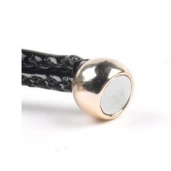 Brazalete de acero para mujer con eslabones grandes de color dorado y piel