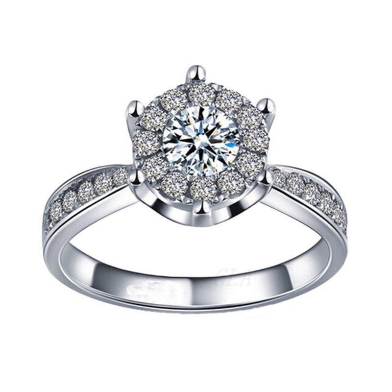 Asequible anillo chapado en plata para boda con cristales blancos